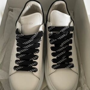 Alexander McQueen Cream Sneakers with Black Patterned Laces